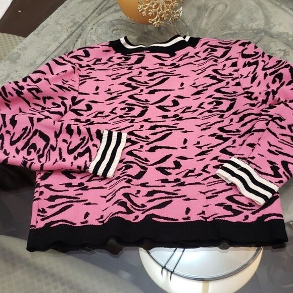 Fashion Nova sweater - Picture 3 of 3